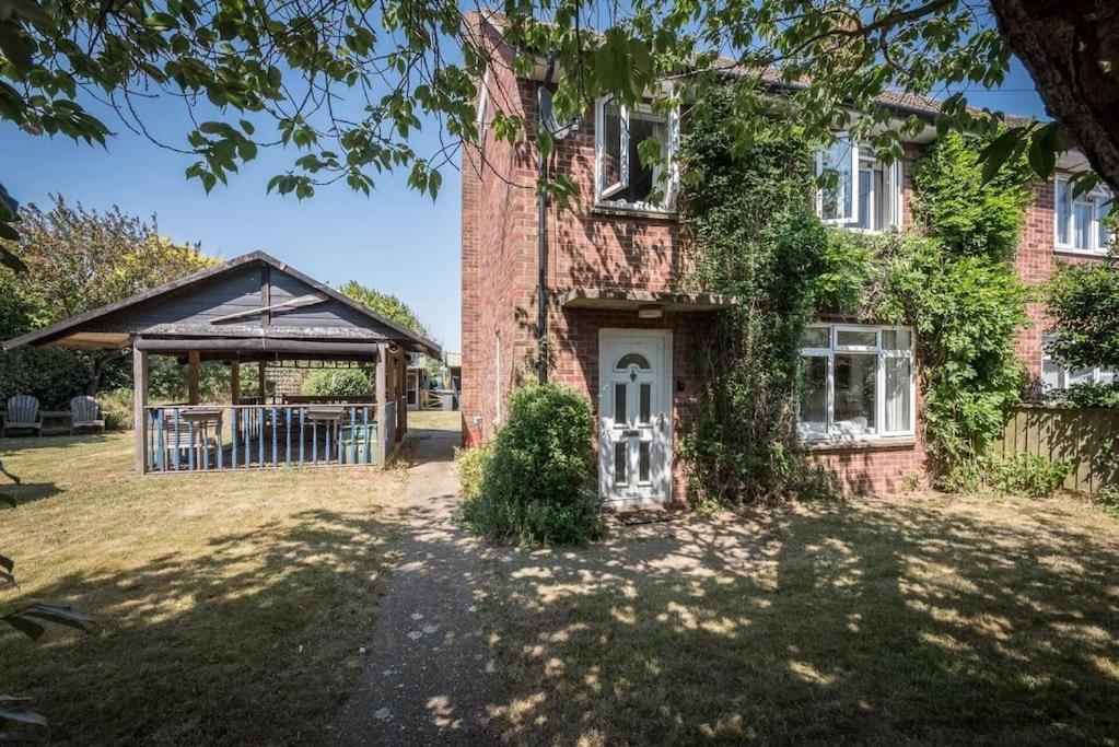 Number 27, Alderton Villa Woodbridge Exterior photo