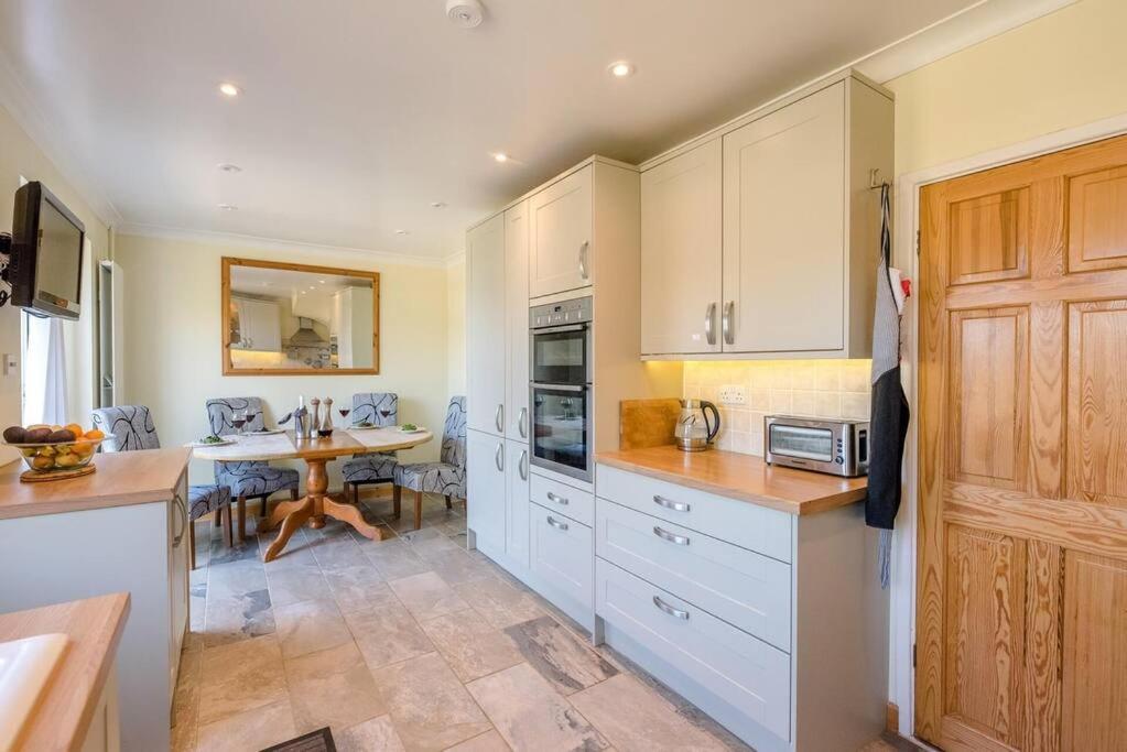 Number 27, Alderton Villa Woodbridge Exterior photo