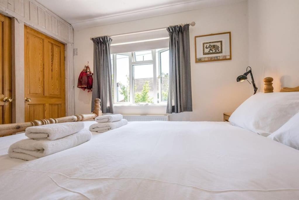 Number 27, Alderton Villa Woodbridge Exterior photo