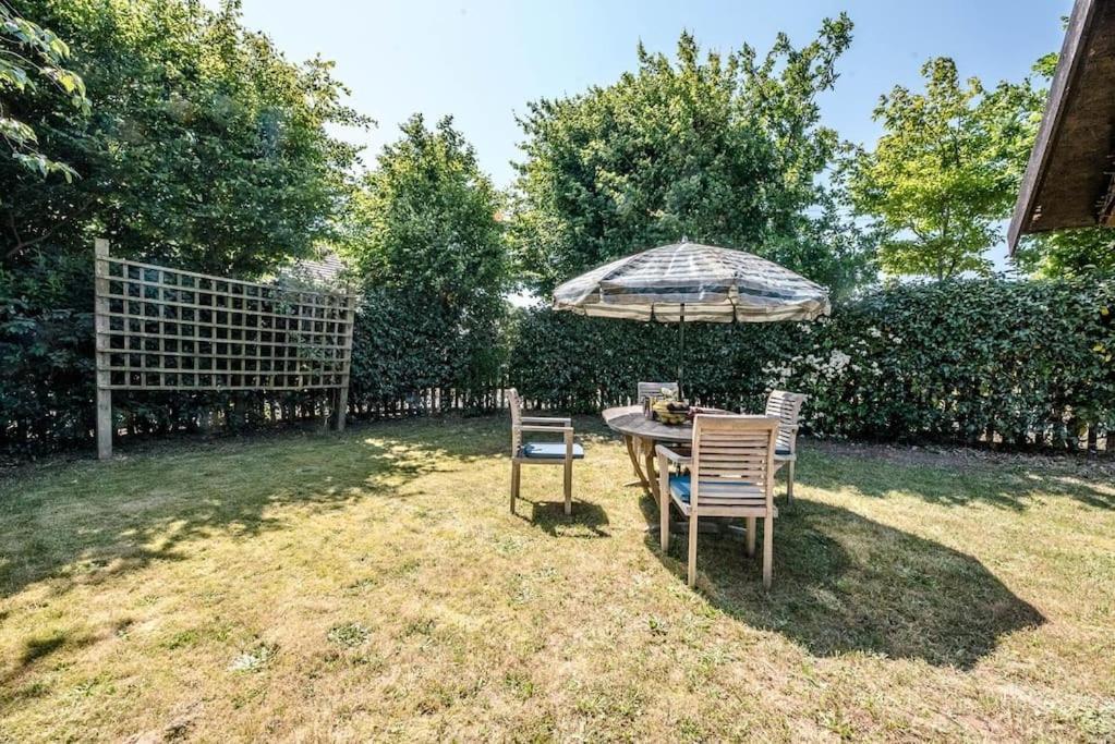 Number 27, Alderton Villa Woodbridge Exterior photo